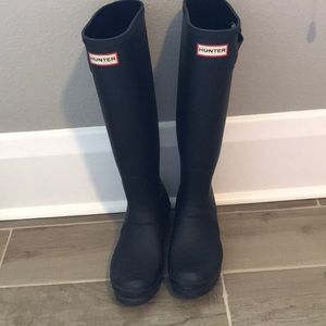 Tall matte black hunter boots size 8